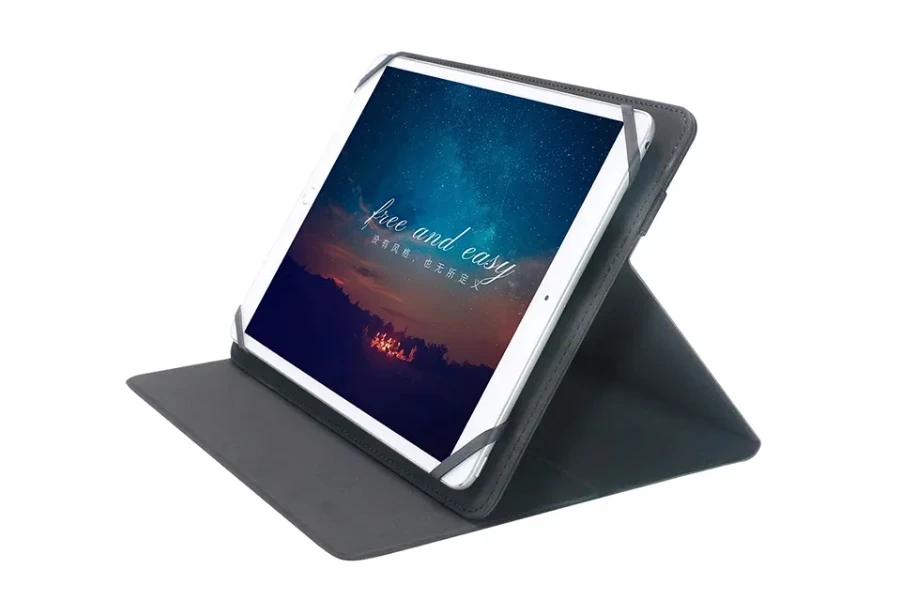 Universelle Tablet-Hülle auf weißem Hintergrund