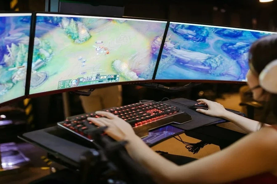 A woman playing League of Legends