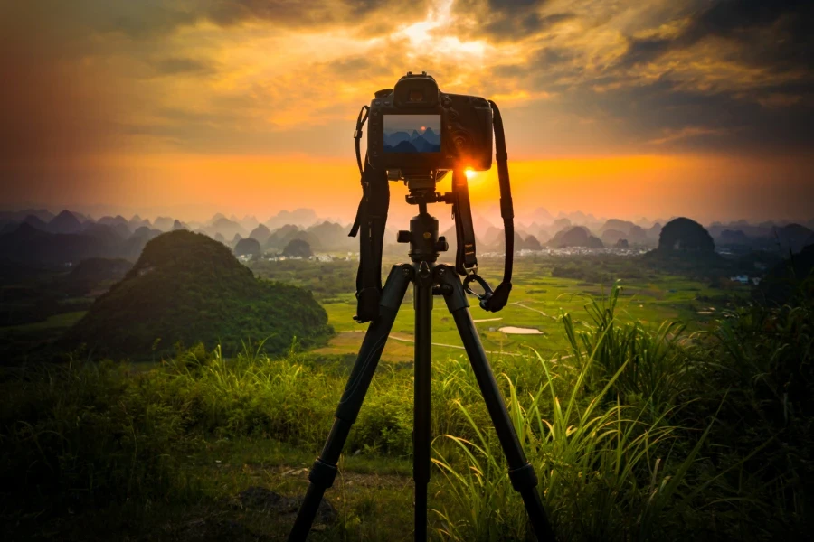 kamera pada tripod