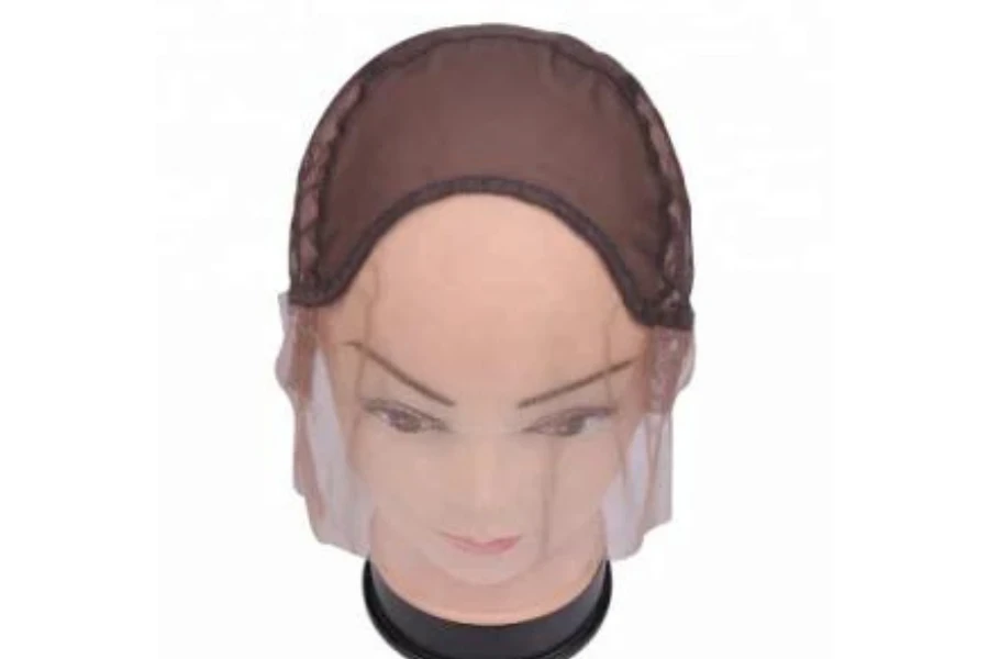 Topi wig renda depan di kepala manekin