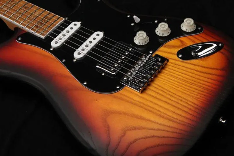 Uma guitarra em formato Fender Stratocaster