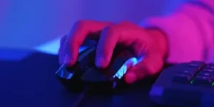 a photo of a gamer using a mouse