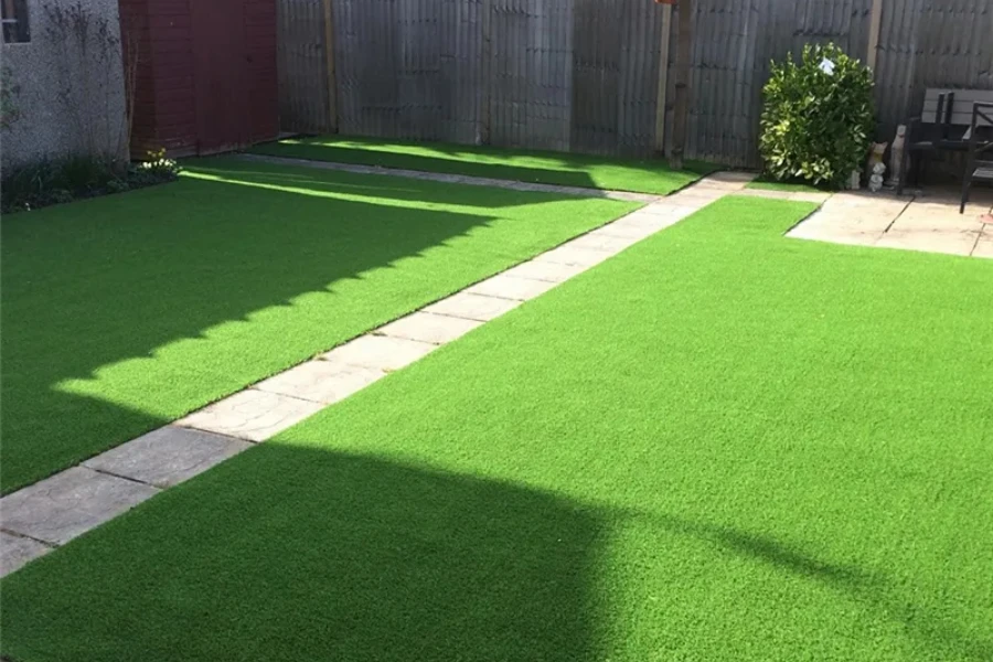 Искусственная трава для внутреннего сада.