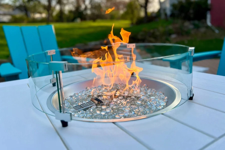 Bio-ethanol fire pit with glass protector