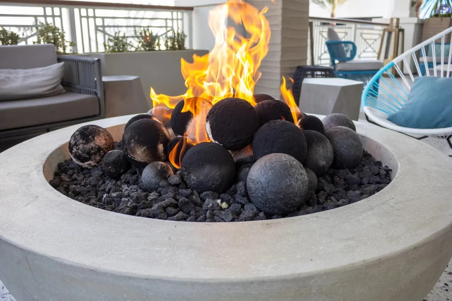 Charcoal fire pit