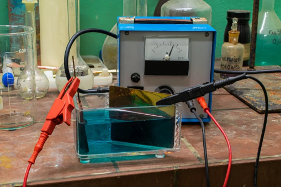 Chapeamento de cobre em um laboratório