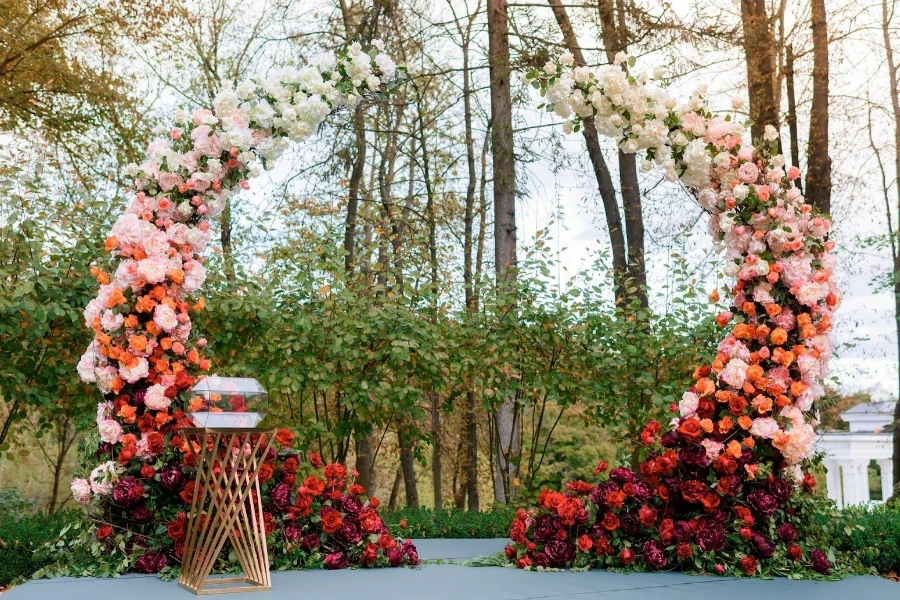 Floral arch personalized wedding décor