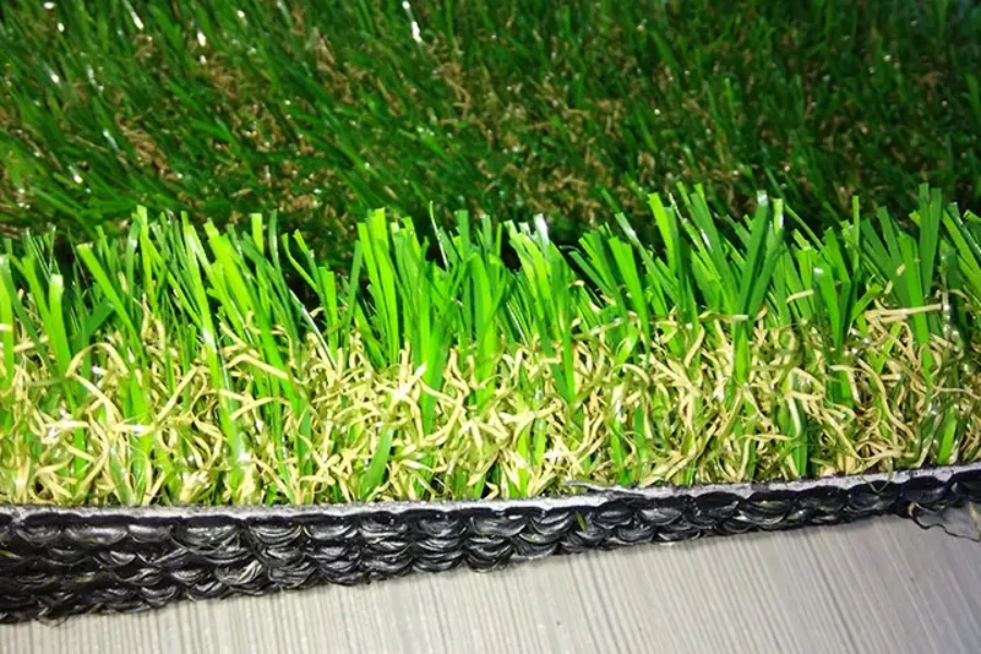 Искусственная трава для садового газона из Китая.