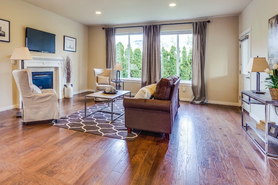 Gray and white geometric pattern rug