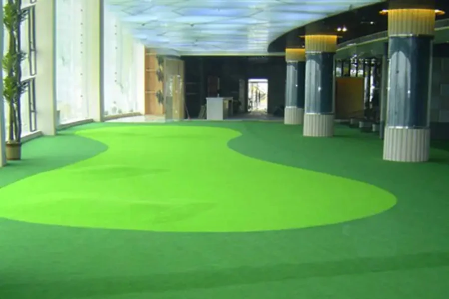 Grama artificial de nylon para golfe em um prédio