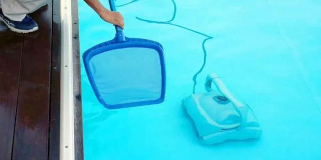 Pool cleaning with a net skimmer and vacuum