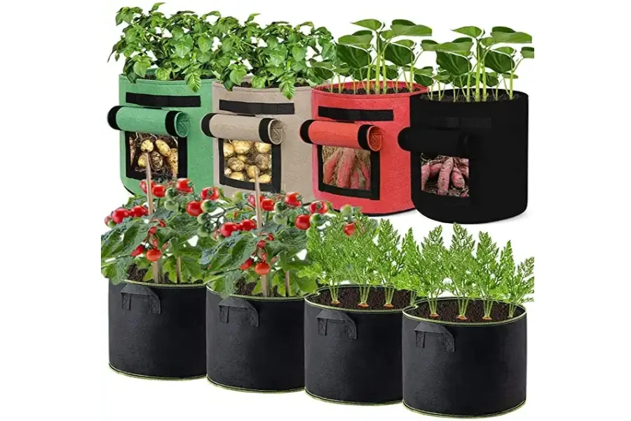 Bolsas de raíces con plantas.