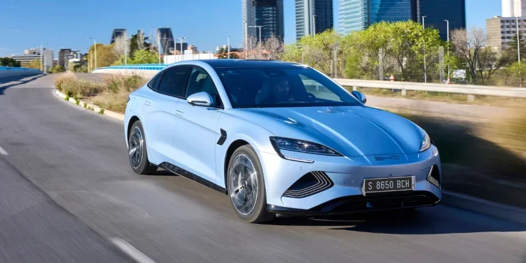 Der Seal ist mit mehreren Leistungsoptionen bis zu 390 kW ausgestattet