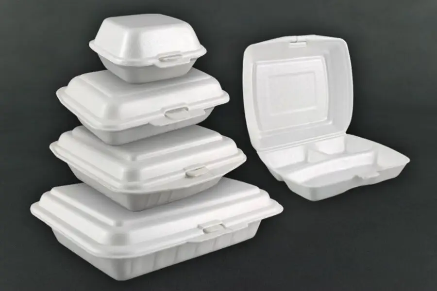 حاويات طعام من الستايروفوم باللون الأبيض