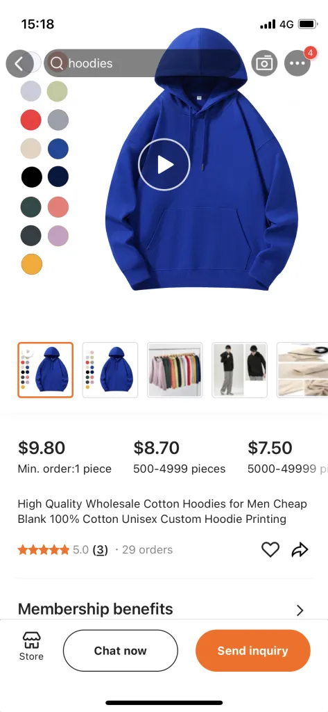 Una sudadera con capucha personalizable en diferentes colores.