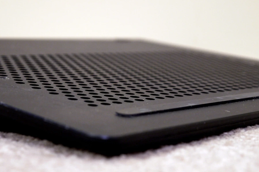 A black passive laptop cooling pad