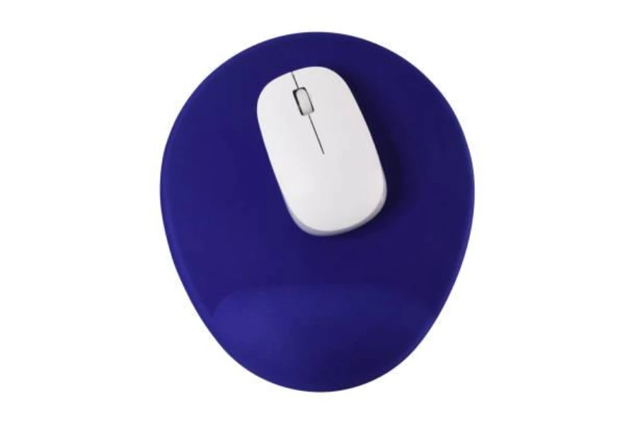 A mouse on a mouse pad with a simple design