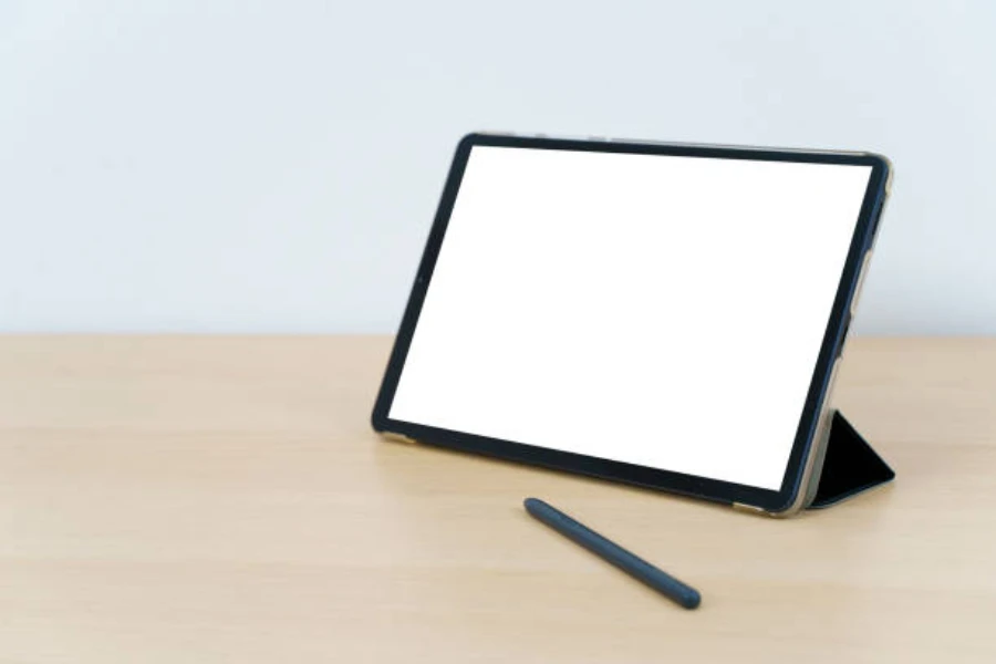 Ein Tablet mit weißem Bildschirm auf einem Ständer