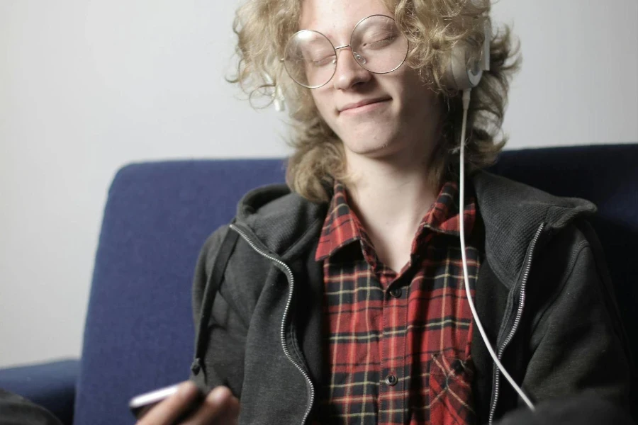 a woman listening to music with MP3