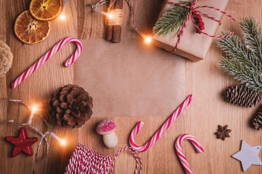 Verschiedene Dekorationen aus Zuckerstangenstreifen