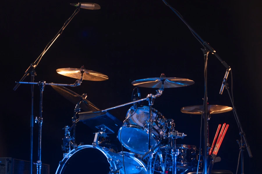 Drumset with two mics mounted on two overhead mic stands