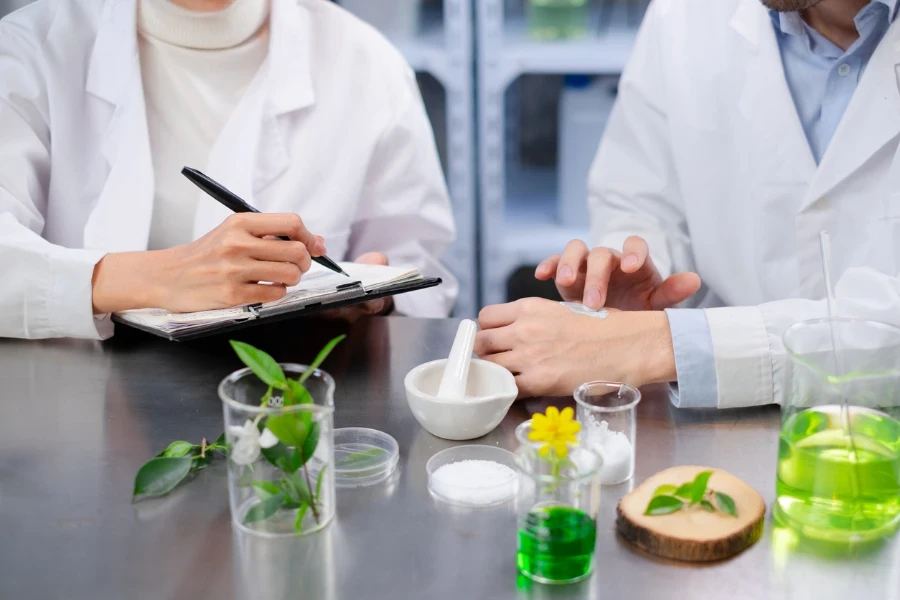 Productos de belleza para el cuidado de la piel ecológicos en desarrollo de laboratorio.