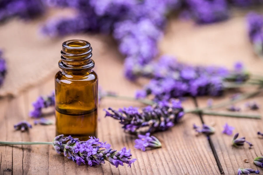 Aceite esencial de flor de lavanda.