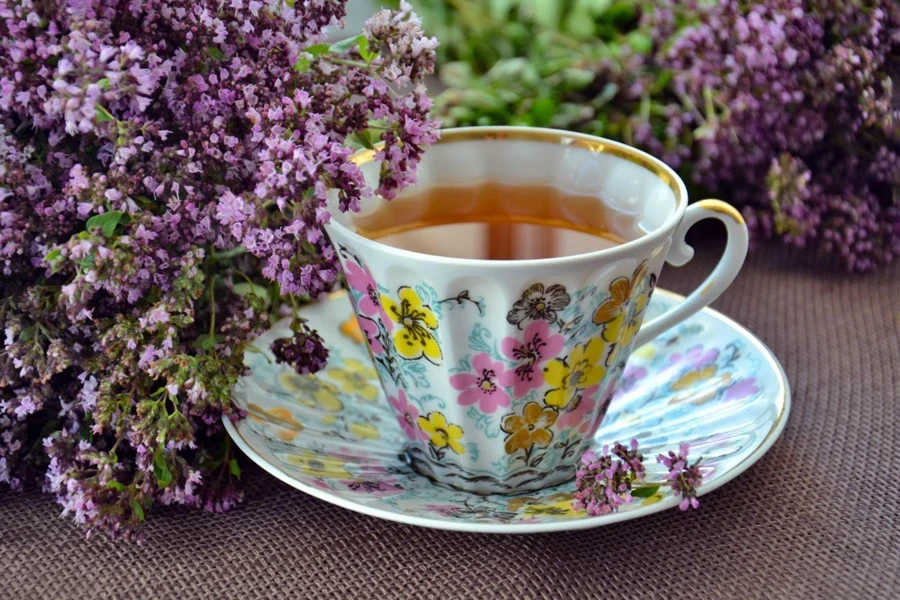 tasse à thé et sucette