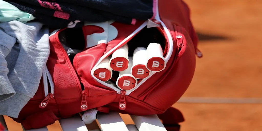 the best tennis racket bags for carrying gear