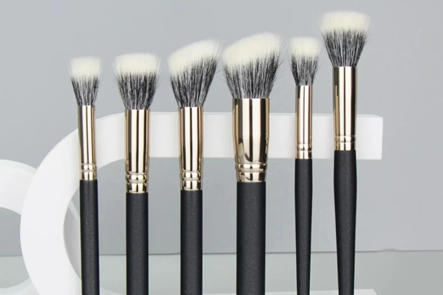 Various stippling brushes in different sizes