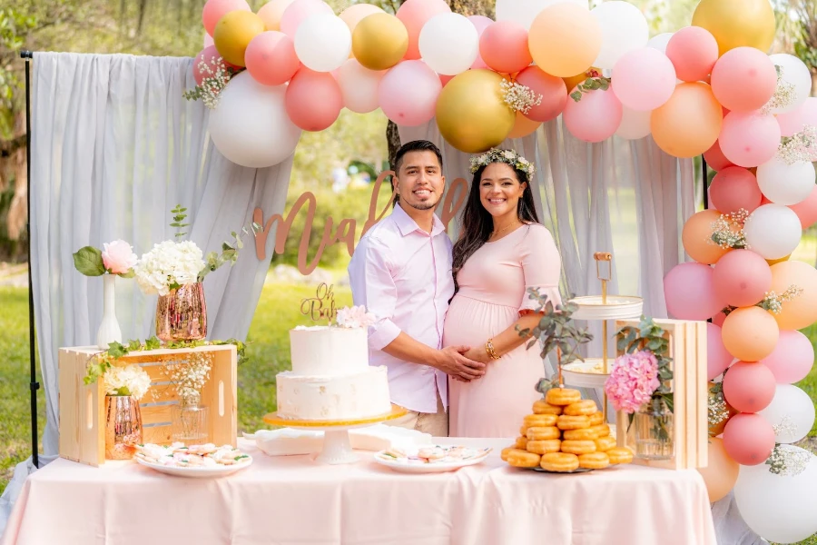 Baby shower picture with balloon backdrop