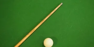 billiard and cue