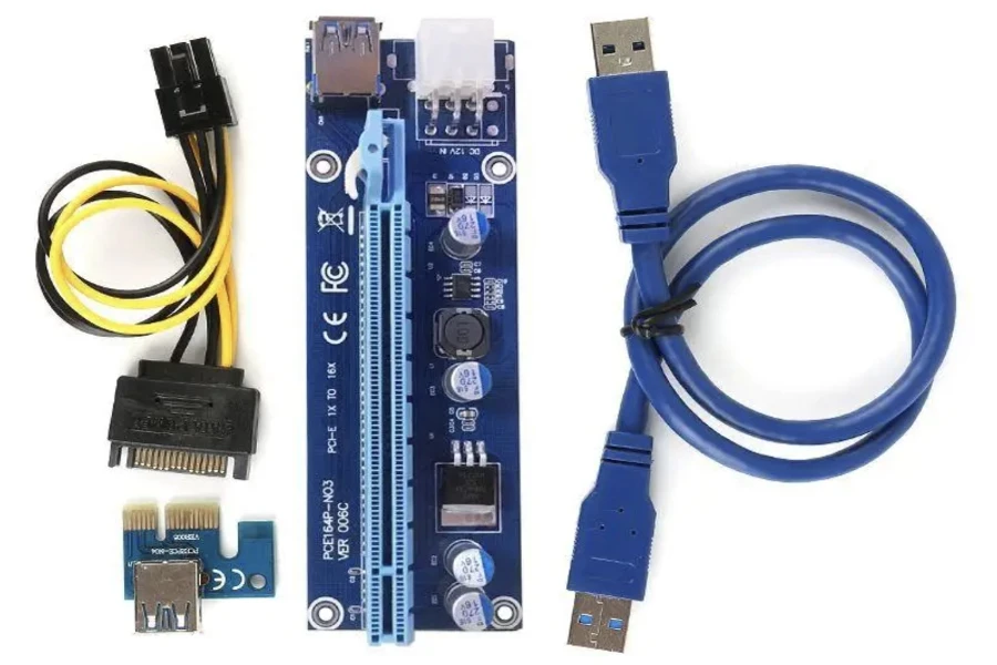 Cable de alimentación de GPU junto a un cable USB azul