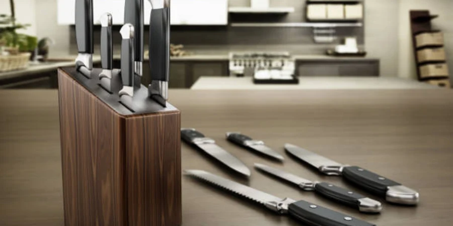 Brillantezza delle lame: selezione manuale dei migliori set di coltelli per  la vendita al dettaglio - legge su Alibaba.com
