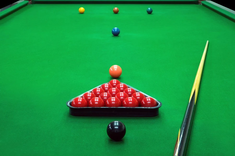 snooker balls and cues