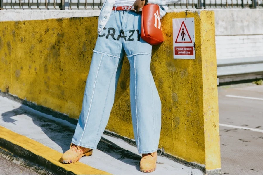 Wide Leg Jeans: A Stylish Resurgence Redefining Street Street