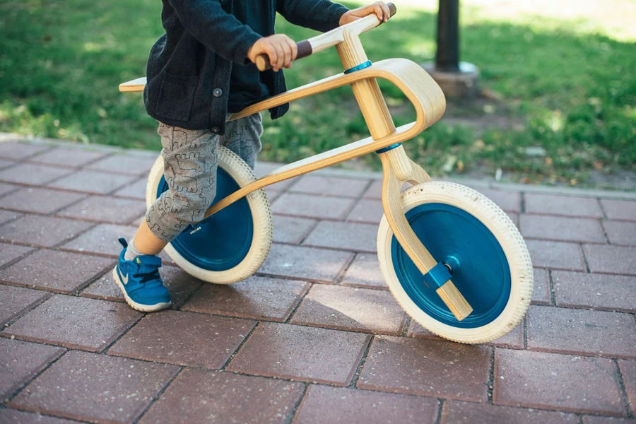 bicicleta de equilíbrio de madeira