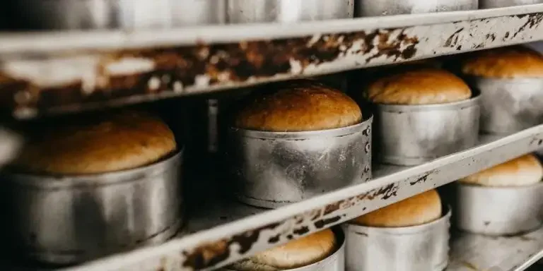 12-solid-affordable-bakeware-sets-2022-2023