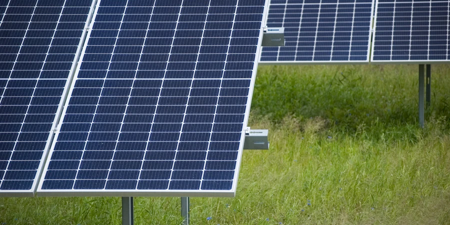 Photovoltaik-Farm. Alternative Solarenergie