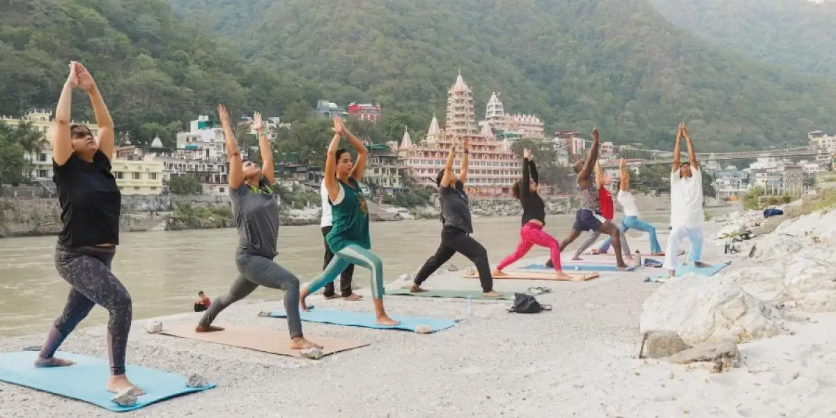 Empezar a hacer Yoga desde cero en 2022: los mejores accesorios y lo que  tienes que