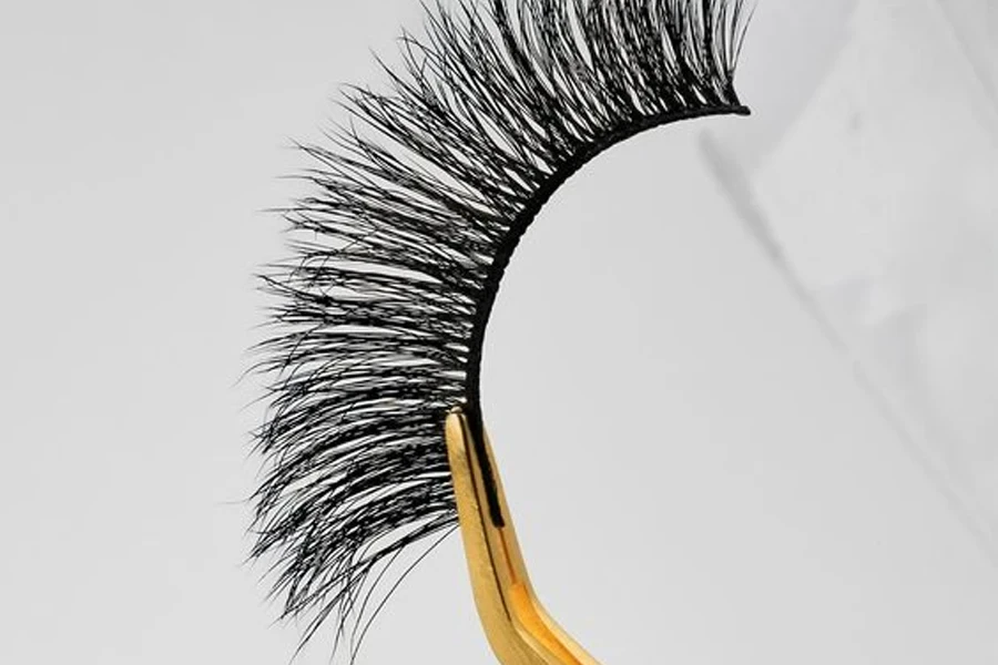 artificial eyelash