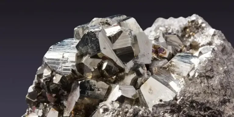 pasar-logam-cina-pawai-melihat-bijih-besi-china-