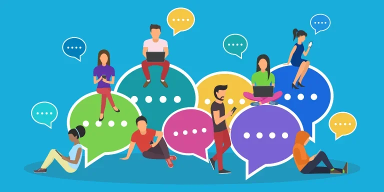 Digital people beside speech bubbles to represent blog comments