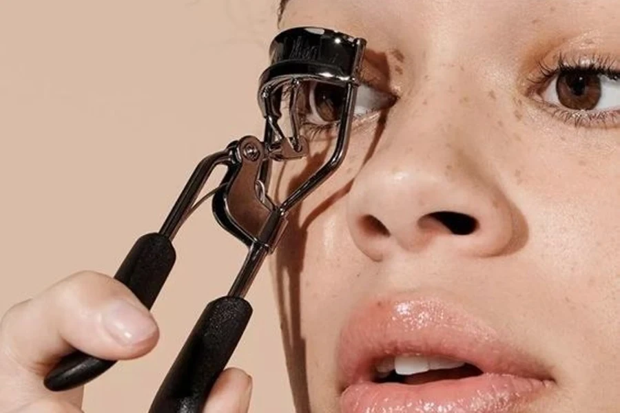 eyelash curler