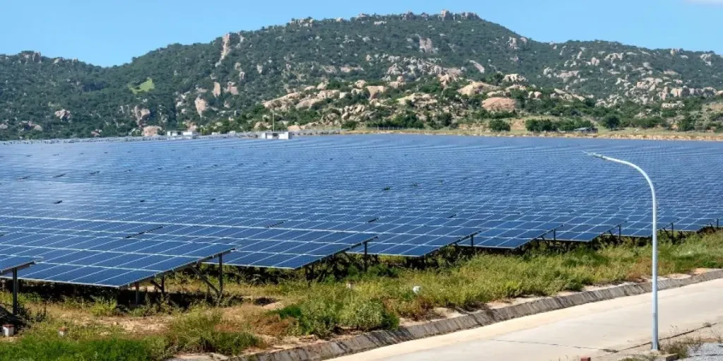 フランスのfos-sur-mer-to-host-integrated-solar-gi