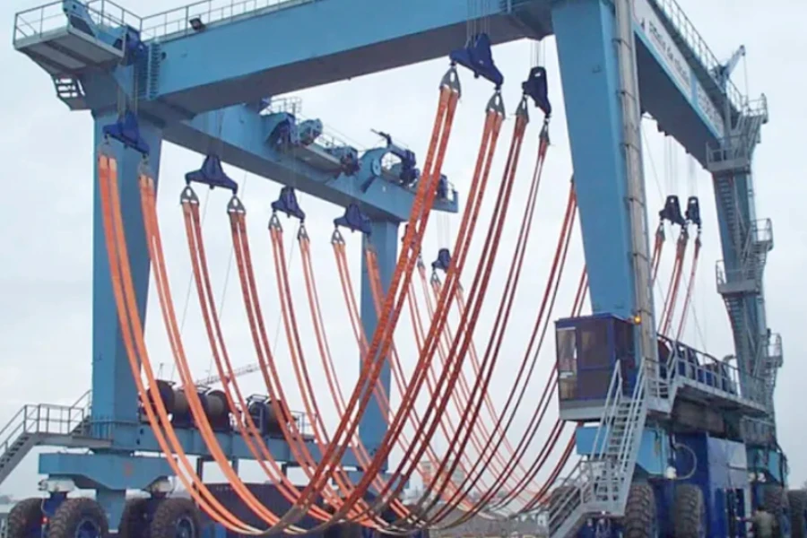 Elevador de barcos de gran capacidad con múltiples correas.