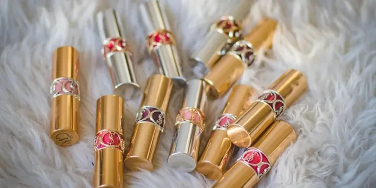 lip-color-thats-standing-out-in-the-beauty-indust