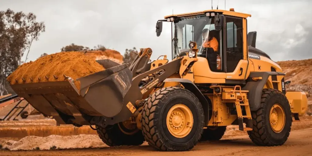 loaders-vs-excavators-your-guide-to-their-key-app