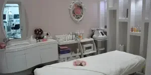 massage-table