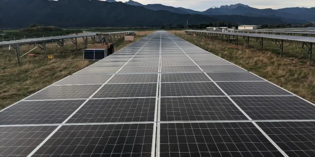ブルガリアの新しい100メガワットの太陽光発電所